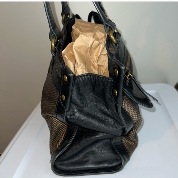 Fossil Elegant Black and Brown Shoulder Bag - Picture 2 of 12